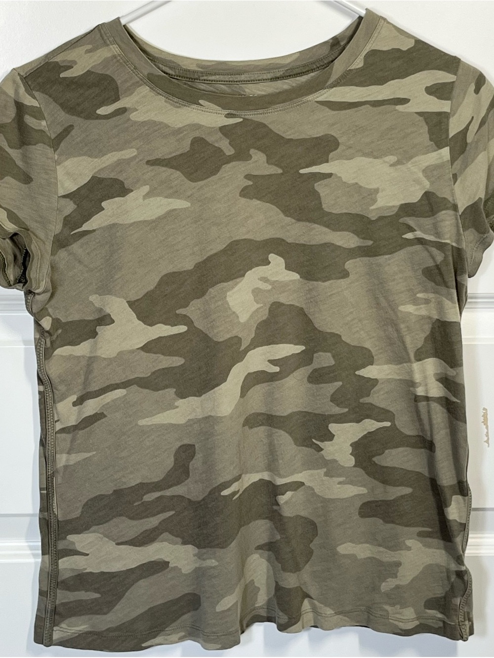 Athleta Camo Tee Green Camouflage Crewneck Stretch Athletic Shirt Small